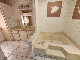 19450 Tarpon Woods Ct Unit 63E, North Fort Myers, FL 33903