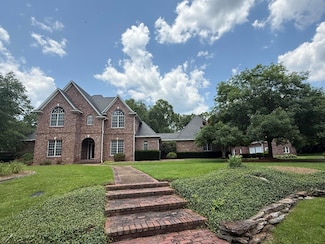 1587 Larkspur Cir, Tupelo, MS 38801