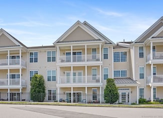 302 Center Meadow Ln Unit 302, Danbury, CT 06810