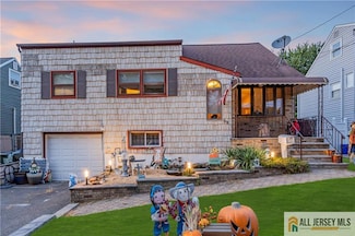 99 Arlington Dr, Fords, NJ 08863