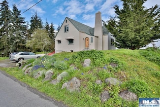 1430 W Hendrickson Rd, Sequim, WA 98382