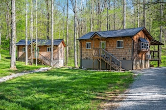 22 Still Hand Ln, Beattyville, KY 41311