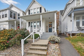 14 Parkview Ct, Troy, NY 12180