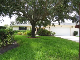 7157 Fairway Bend Cir, Sarasota, FL 34243