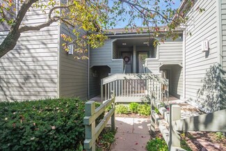468 Valley View Rd Unit A, Lake Barrington, IL 60010
