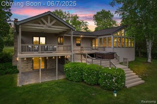 11404 Cedar Bend Dr, Pinckney, MI 48169