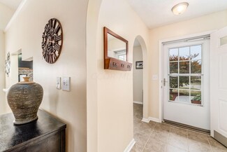 128 Windward Dr, Pataskala, OH 43062