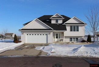 208 Cole Ct, Mankato, MN 56001