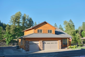 222 SE Whitten Rd, Mill City, OR 97360