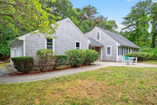 17 Nottingham Dr, Yarmouth Port, MA 02675