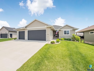 3808 S Home Plate Ave, Sioux Falls, SD 57110