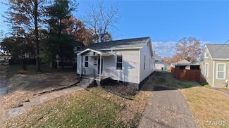 223 N Pearl St, Lebanon, IL 62254