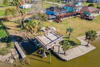 107 Annette Ct, Angleton, TX 77515