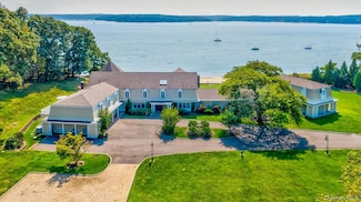 33 Beach Rd, Northport, NY 11768
