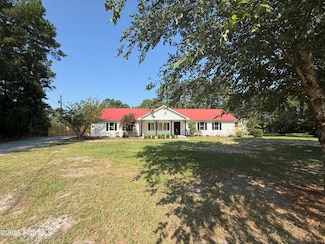 582 Coston Rd, Richlands, NC 28574