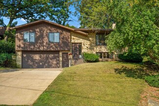 2807 Carter Rd, Dubuque, IA 52001