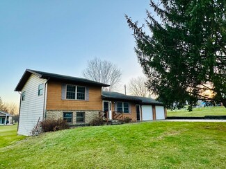 61 7th St, Mineral Point, WI 53565