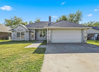 8 S Sharon Dr, Krum, TX 76249