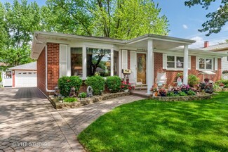 1425 S Robert Dr, Mount Prospect, IL 60056
