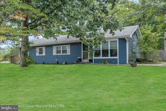 31 Chain Blvd, Bayville, NJ 08721