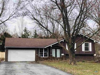 207 W Birch Dr, Windsor, MO 65360