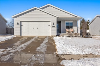 9414 Grand Oaks Dr NE, Cedar Rapids, IA 52402