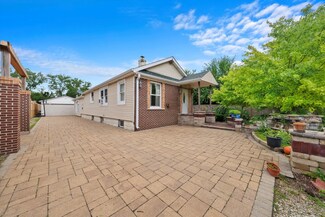 54 Baseline Rd, Oswego, IL 60543