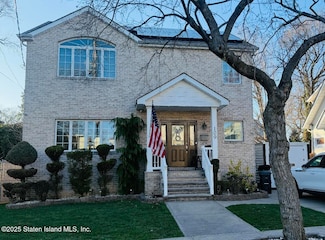 109 8th St, Staten Island, NY 10306