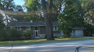 2583 Hazelwood Ln, Green Bay, WI 54304