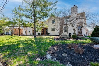 453 E North St, Worthington, OH 43085