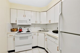 327 71st St Unit 2B, Guttenberg, NJ 07093