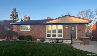 29536 Tawas St, Madison Heights, MI 48071