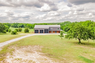 460 Rolling Hills Blvd, Alvord, TX 76225