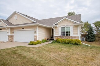 6065 Pinewood Ct, Johnston, IA 50131