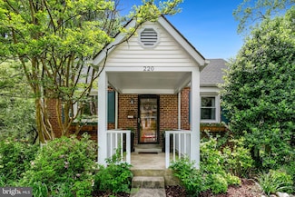 220 Grant Ave, Takoma Park, MD 20912