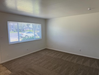 547 E Barstow Ave, Fresno, CA 93710
