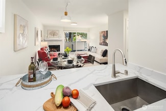 8800 20th Ave NE Unit B208, Seattle, WA 98115