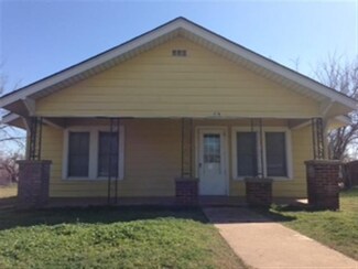 324 W James St, Sterling, OK 73567