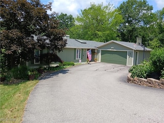 272 Oakmont Dr, Belpre, OH 45714