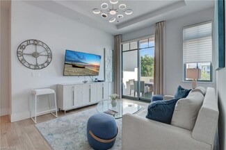 101 8th St S Unit 201, Naples, FL 34102