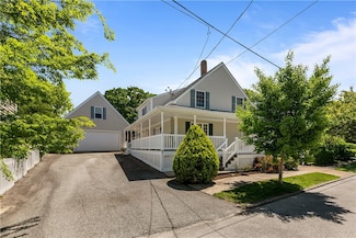 30 First School St, Bristol, RI 02809