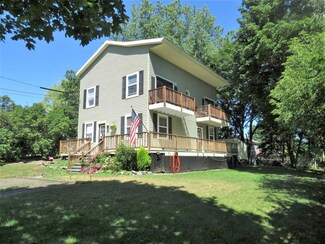 105 Pleasant St, Rockland, ME 04841