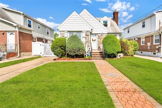 21 Irving St, Valley Stream, NY 11580