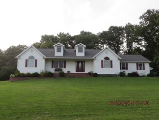 300 W 1st St, Lynnville, IN 47619