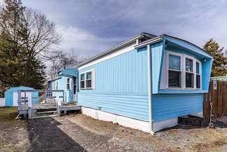 17 Jake Ln, Acushnet, MA 02743