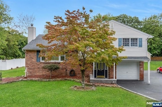415 Briarwood Ln, Northvale, NJ 07647