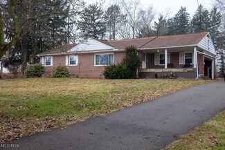 1623 Manchester Ave SW, North Lawrence, OH 44666