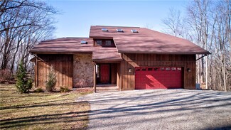 194 Horse Shoe Bend Rd, Acme, PA 15610