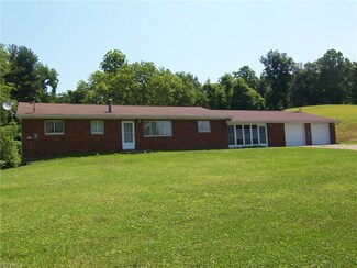 2560 Robinhood Rd, Washington, WV 26181