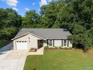 1112 Club View Dr NW, Huntsville, AL 35816